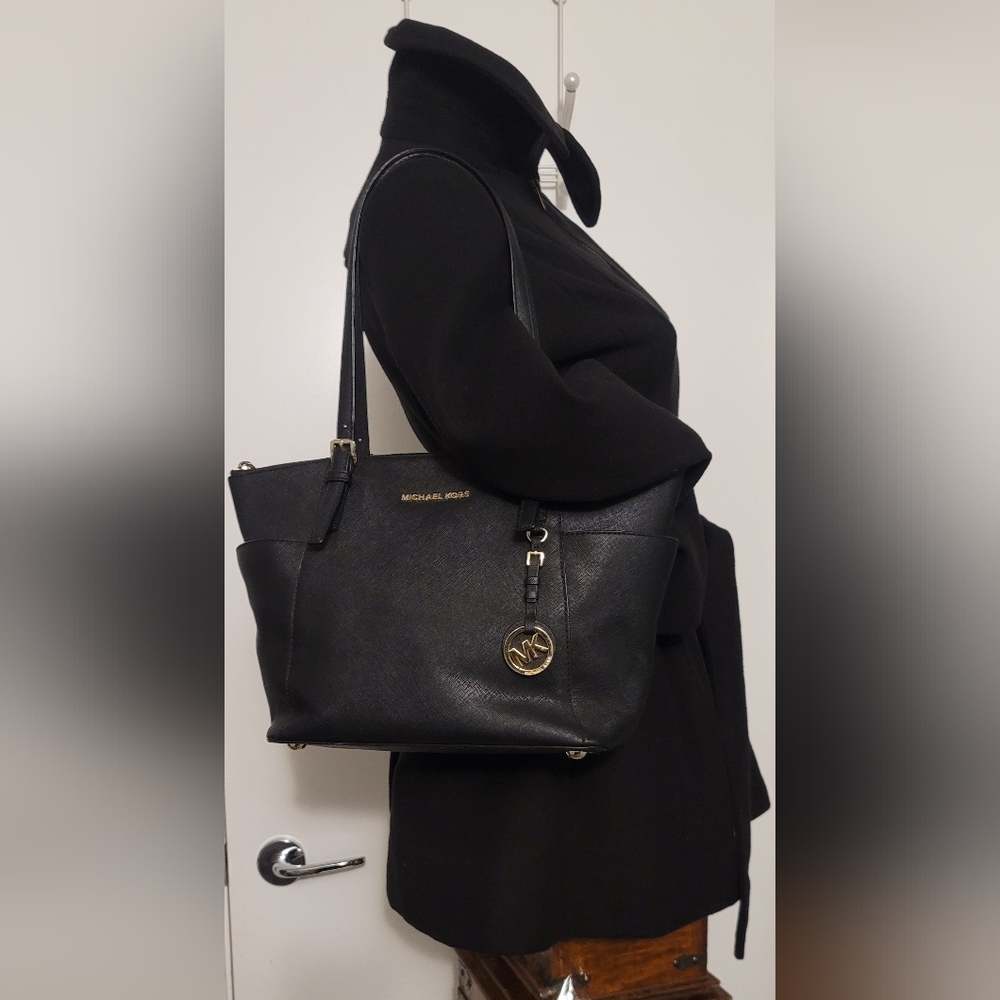 Michael Kors - Jet Set Saffiano Leather Top-Zip Tote Bag